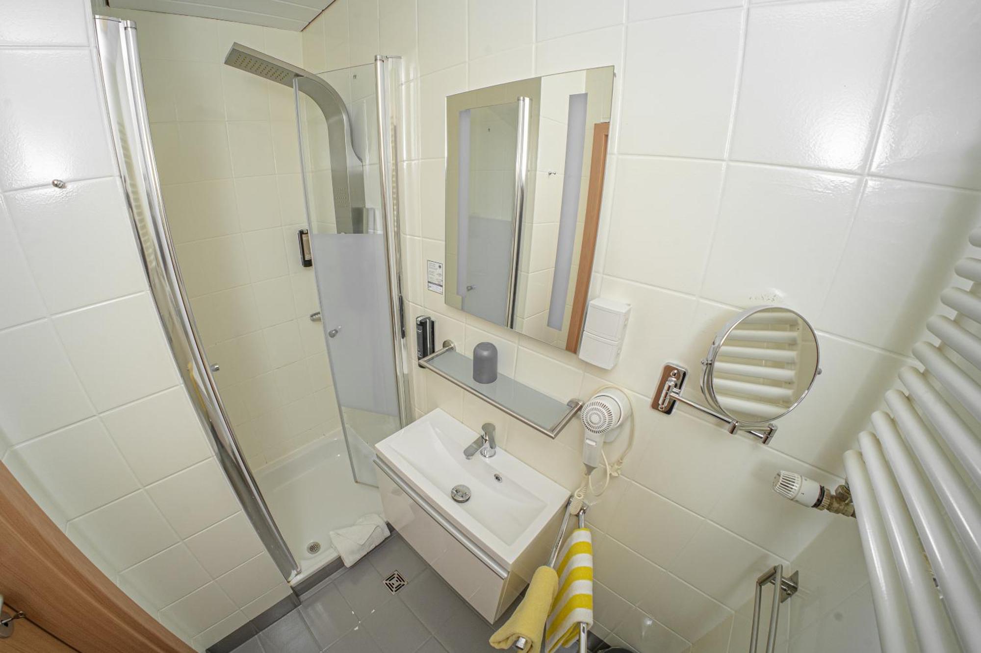 Landhotel Grabinger ชวานดอร์ฟ อิน บาเยิร์น ภายนอก รูปภาพ