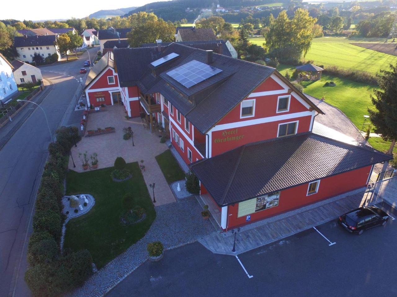 Landhotel Grabinger ชวานดอร์ฟ อิน บาเยิร์น ภายนอก รูปภาพ